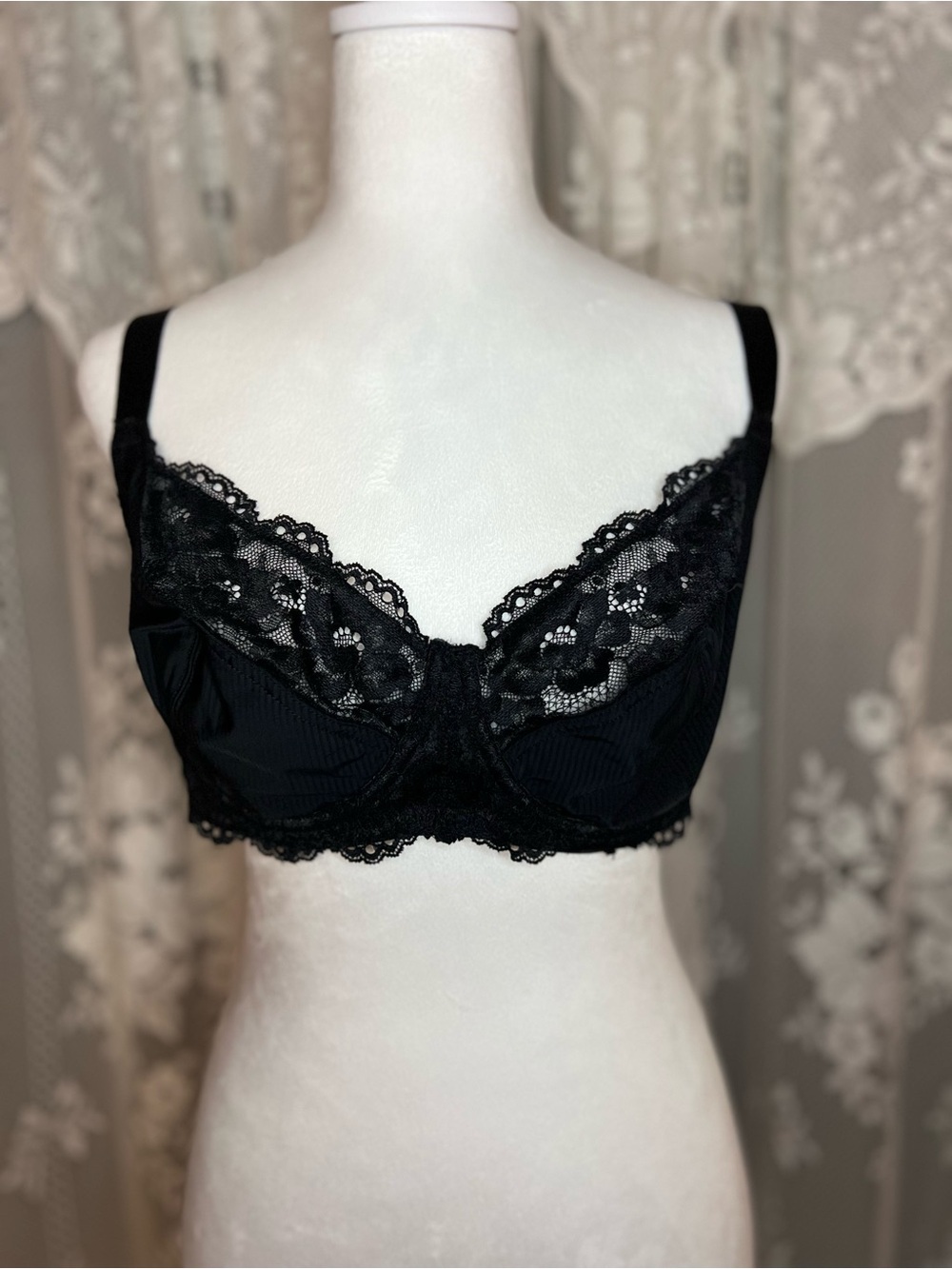 George Black Lace Underwire Bra with Floral Lace Trim 40D